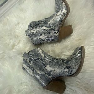 LEATHER SNAKE SKIN BOOTS